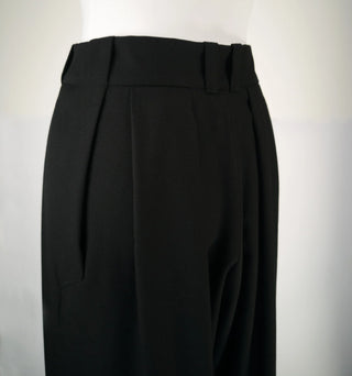 PANTS SMOOTH BLACK | Weite Tencel-Hose | Bundfalten & Steinnuss-Detail