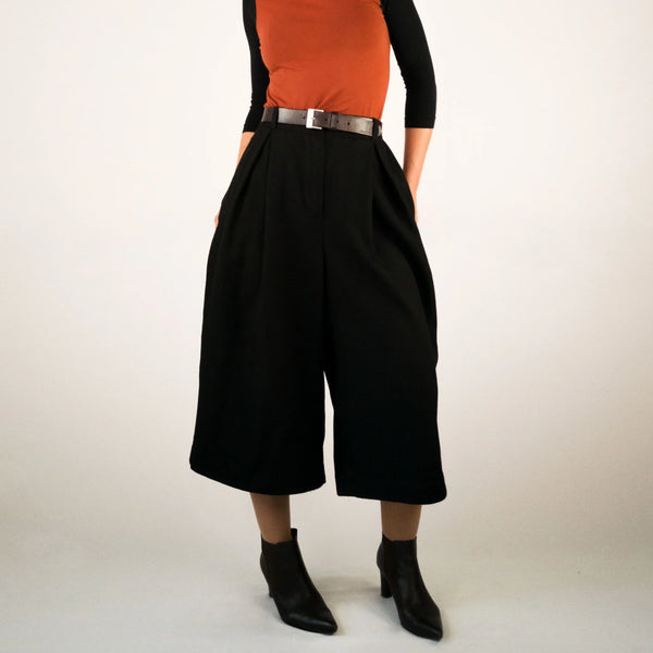 Culotte SMART – Wide-swinging trousers made of organic moleskin with pleats