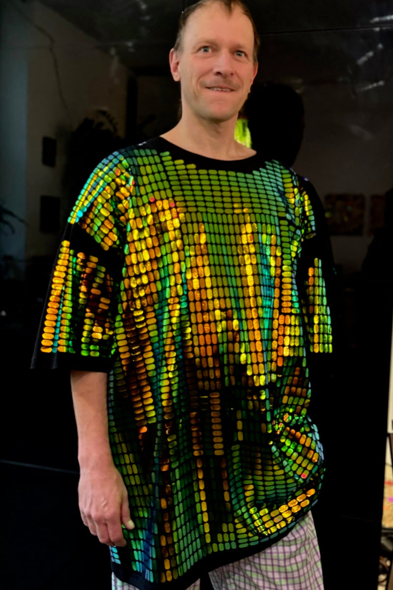 Pills Allover Bigshirt Metallic Foil – Unisex Oversized Dress — Ansicht 2