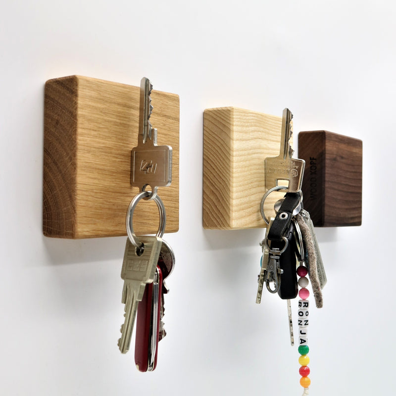 Magnetic Holder CUBE – Solid oak, walnut, or maple — Ansicht 2