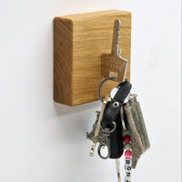 Magnetic Holder CUBE – Solid oak, walnut, or maple — Ansicht 3