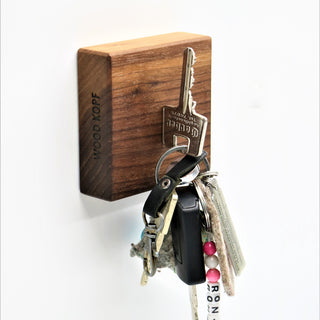 Magnetische Halter aus Holz