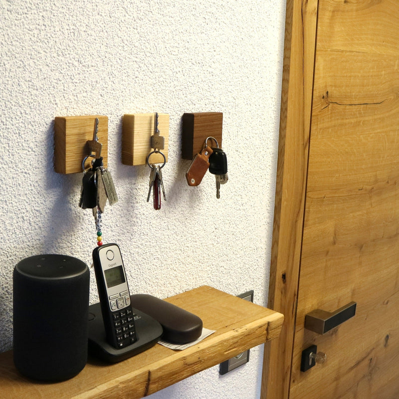Magnethalter CUBE – Massivholz Eiche, Nussbaum oder Ahorn — Ansicht 4