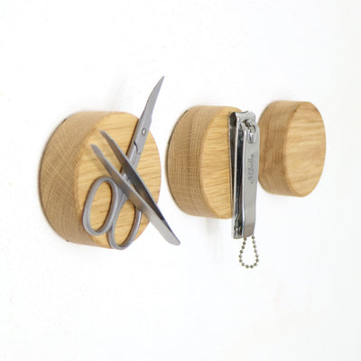 SILVANA magnetic holder made of oak wood – Handcrafted