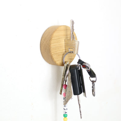 SILVANA magnetic holder made of oak wood – Handcrafted