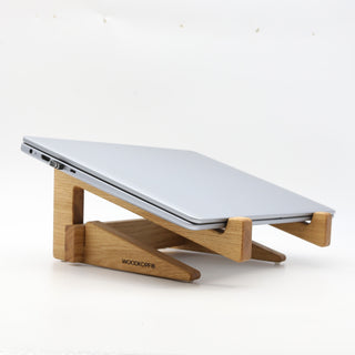 Laptop-Ständer „Elevate“ – Ergonomisch | Massivholz Eiche | Rutschfest