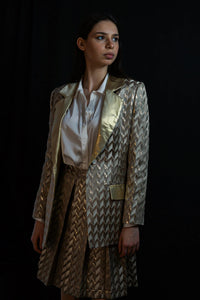 Amora Blazer – Recycled Polyester with Geometric Pattern & Shiny Lapel — Ansicht 1