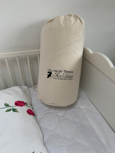 Kinderdecke mit Gänsedaunen 100x135 cm – Leicht, hypoallergen, pflegeleicht