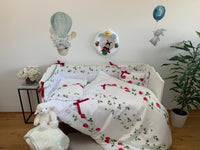 Gitterbett Set Dornröschen – 8-teilige Babybettwäsche aus Mako-Baumwolle — Ansicht 1