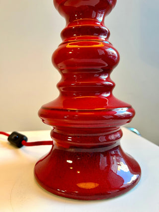 Fat Lava Stehlampe – Pagodenstil | Hustadt Leuchten | Mid Century Rot