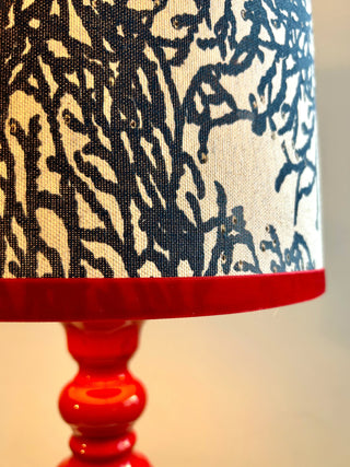 Fat Lava Stehlampe – Pagodenstil | Hustadt Leuchten | Mid Century Rot