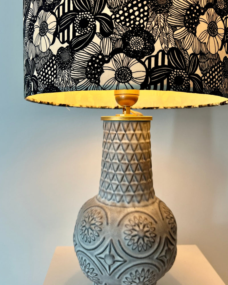 Mid Century Bay Keramik Table Lamp Bodo Mans Design – Gray Embossed Ceramic — Ansicht 2