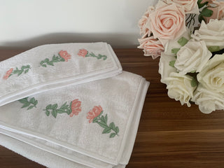 Handtücher Set – Extra weicher Walk-Frottier | Blumenstickerei | 100% Baumwolle