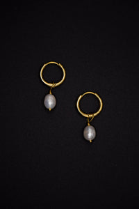 Justine Pearl Earrings – Handmade Elegance | Stainless Steel | Freshwater Pearls — Ansicht 1