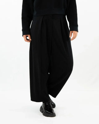 AdoPLI – Bundfaltenhose aus TENCEL™ | Fließender Fall | Made in Berlin