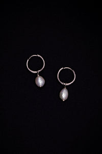 Justine Pearl Earrings – Handmade Elegance | Stainless Steel | Freshwater Pearls — Ansicht 2