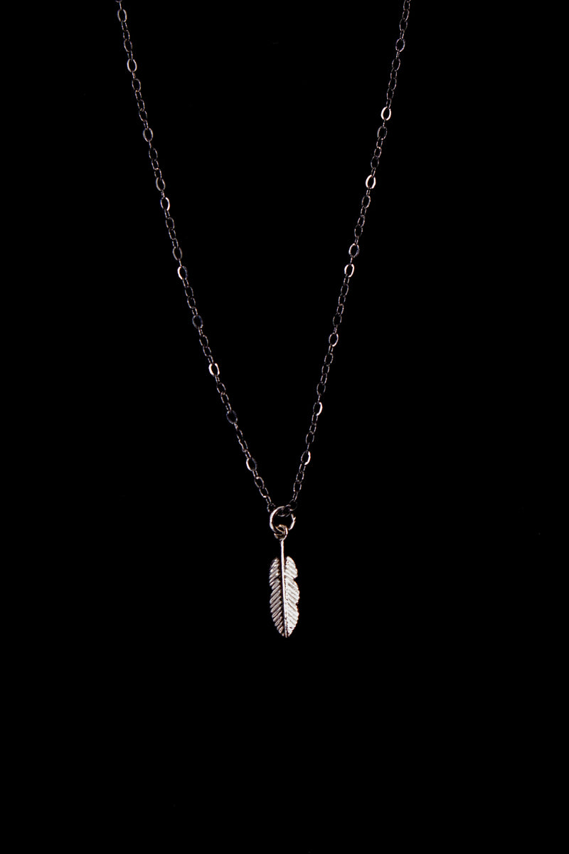 Felina Stainless Steel Chain – Feather Pendant in 925 Sterling Silver or Gold Plated — Ansicht 3