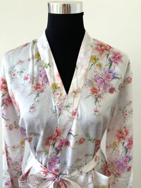 Monet Kimono White – 100% Tencel Satin | Luxury & Sustainability | Made in Austria — Ansicht 2