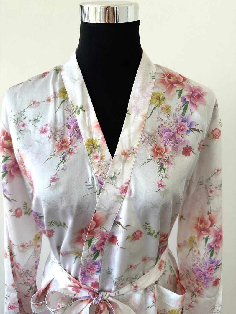 Monet Kimono White – 100% Tencel Satin | Luxury & Sustainability | Made in Austria — Ansicht 2