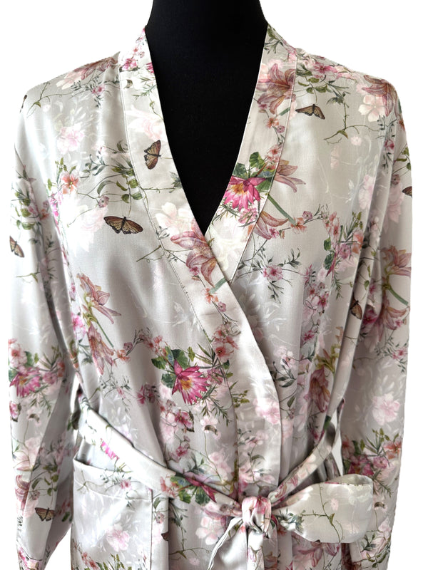 Kimono Monet Silver – 100% Tencel Satin | seidig glänzend | nachhaltig gefertigt