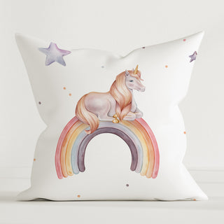 Regenbogen Einhorn Premium Dekokissen aus OEKO‑TEX Baumwolle, liebevolles Einhorn‑Motiv mit Regenbogen in zarten Pastelltönen fürs Kinderzimmer
