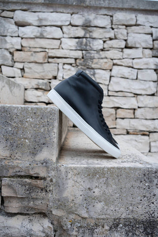 kūlson Sneaker „Black Salt“ | Schwarzes Rindsleder | Recycelte Sohle | Handmade in Portugal