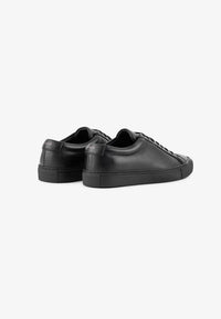 kūlson Sneaker Onyx – Italienisches Leder & Recycling-Sohle, handgefertigt Portugal — Ansicht 4