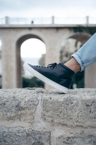 kūlson Sneaker „Black Salt“ | Schwarzes Rindsleder | Recycelte Sohle | Handmade in Portugal