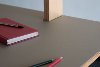 DEXTER-Artist | Höhenverstellbarer Arbeits- & Schreibtisch | Mechanisch verstellbar | Multiplex Buche | Made in Europe