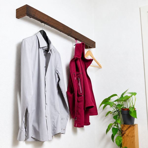 Garderobe VESTA aus Holz – handgefertigt