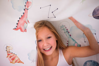 Leslis Kinderbettwäsche „Dino Galaxy“ – Satin | Musselin | OEKO‑TEX