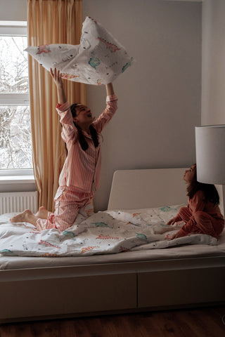 Kinderbettwäsche „Little Dino“ – OEKO‑Tex Baumwolle | Musselin/Satin | Handgefertigt