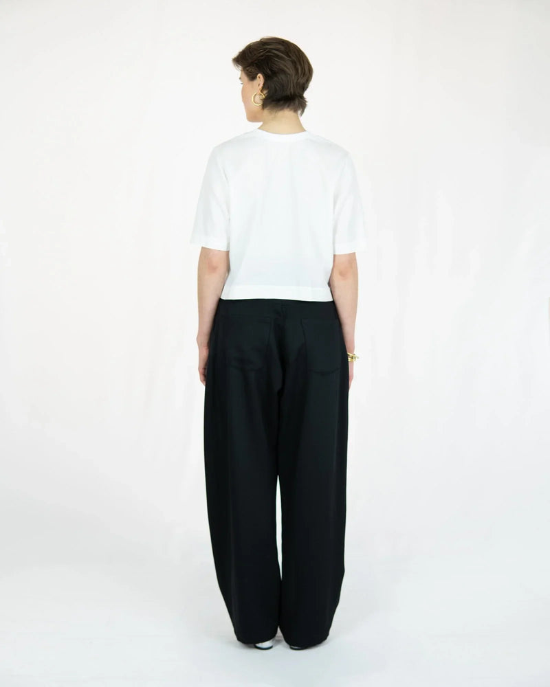 NEUTH Lyocell Twill Pleated Trousers – deep black, high waist, Made in Berlin — Ansicht 5