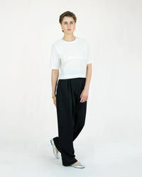 NEUTH Lyocell Twill Pleated Trousers – deep black, high waist, Made in Berlin — Ansicht 2
