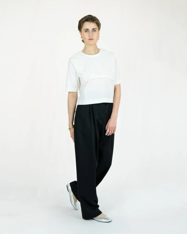 NEUTH Lyocell Twill Pleated Trousers – deep black, high waist, Made in Berlin