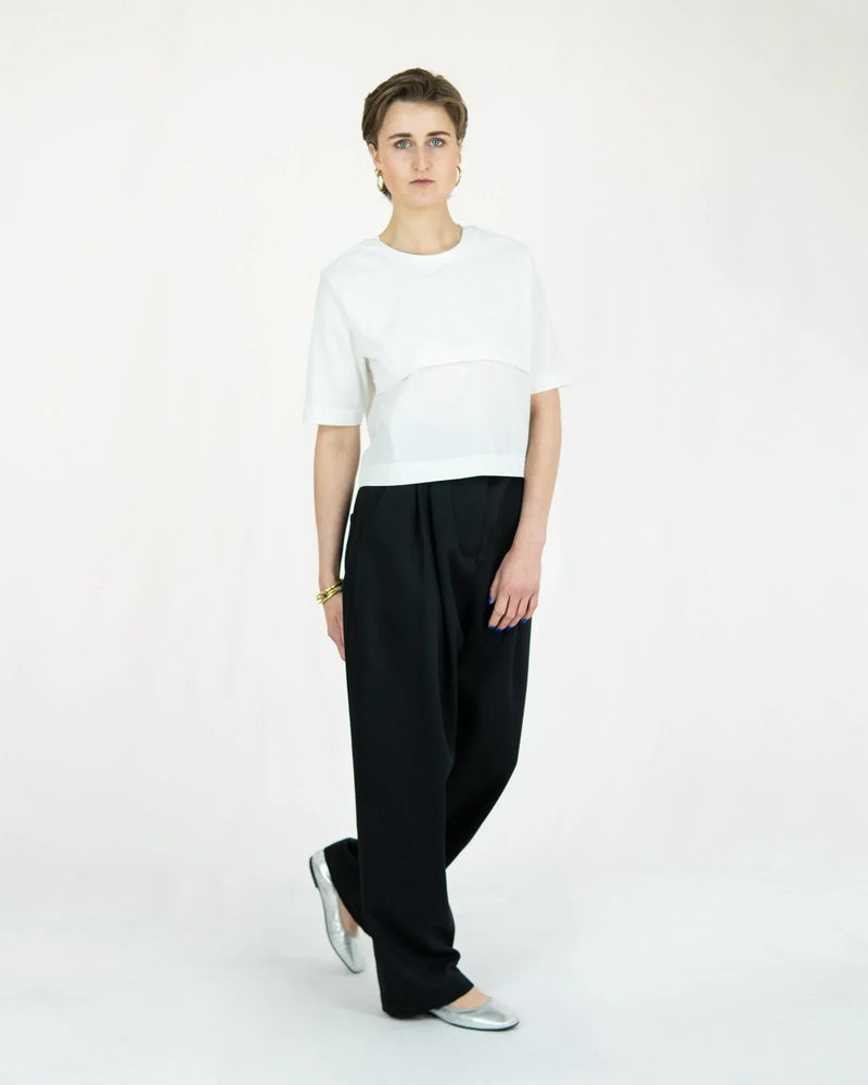NEUTH Lyocell Twill Pleated Trousers – deep black, high waist, Made in Berlin — Ansicht 2