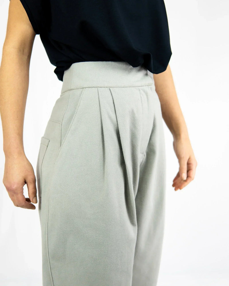 NEUTH Pleated Trousers Organic Cotton Flannel High Waist Made in Berlin — Ansicht 6