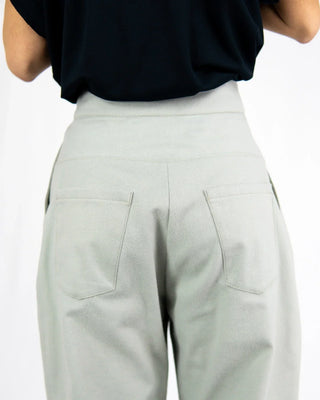 NEUTH, Bundfaltenhose aus Bio-Baumwoll-Flanell | hoher Bund | Made in Berlin