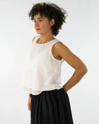 WHII Sleeveless Blouse in Layered Design – Silk-Cotton Blend, Made in Berlin — Ansicht 4