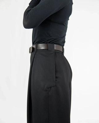 SMART, lange Bundfaltenhose aus Lyocell-Twill | Circular Fabric Standard | Made in Berlin