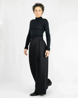 SMART, lange Bundfaltenhose aus Lyocell-Twill | Circular Fabric Standard | Made in Berlin