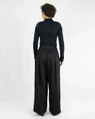 SMART, lange Bundfaltenhose aus Lyocell-Twill | Circular Fabric Standard | Made in Berlin