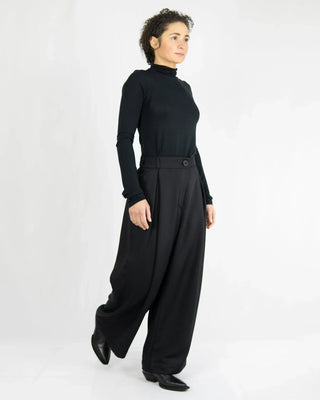 SMART, lange Bundfaltenhose aus Lyocell-Twill | Circular Fabric Standard | Made in Berlin