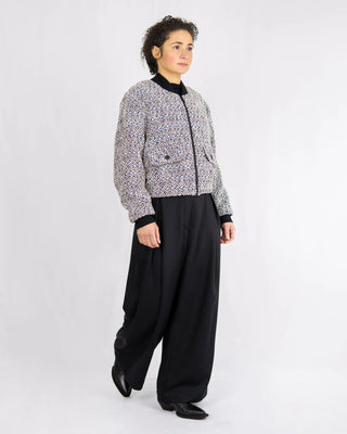 COCO, sporty-feminine blouson | Back pleat | Circular Fabric Standard