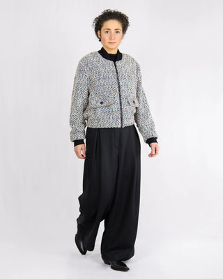 COCO, sporty-feminine blouson | Back pleat | Circular Fabric Standard