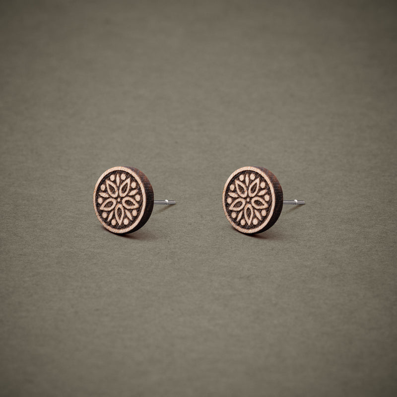 Wooden Stud Earrings Mandala N°1 – Handmade — Ansicht 2