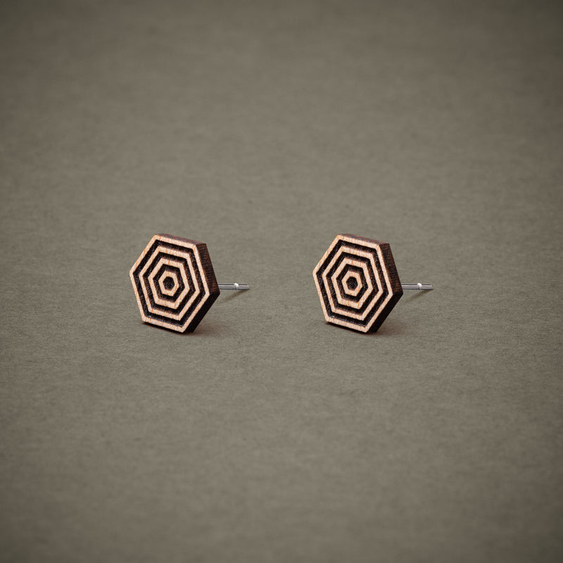 Wooden Stud Earrings Hexagon N°2 | FEINFORMART — Ansicht 2