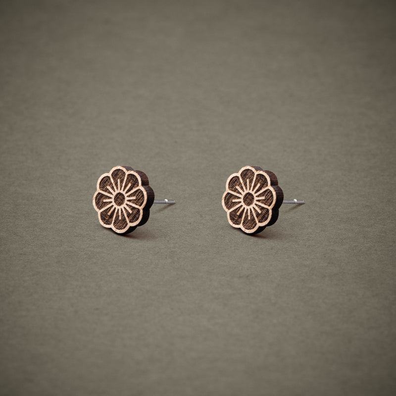 Wooden Stud Earrings Flower – handmade — Ansicht 2