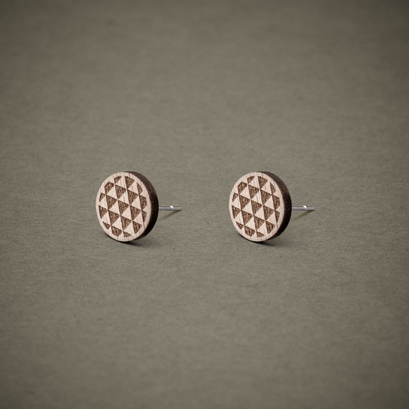 Wooden triangle stud earrings – FEINFORMART Handmade — Ansicht 2