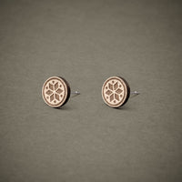 Wooden Stud Earrings Geometric Flower Light - Handmade — Ansicht 2